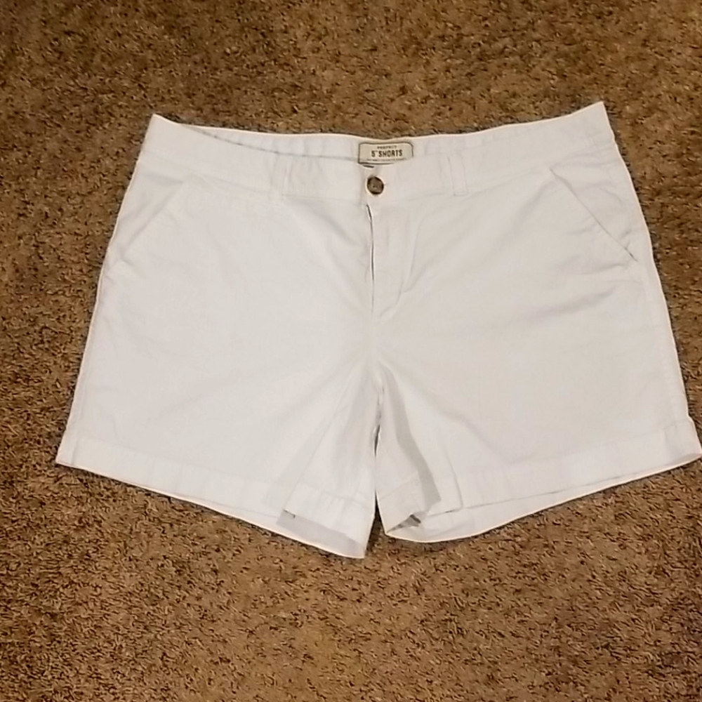 Old Navy Sz 16 white shorts